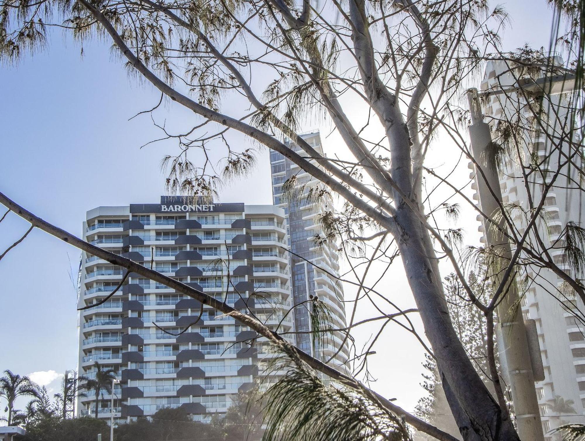 Baronnet Apartments โกลด์โคสต์ ภายนอก รูปภาพ