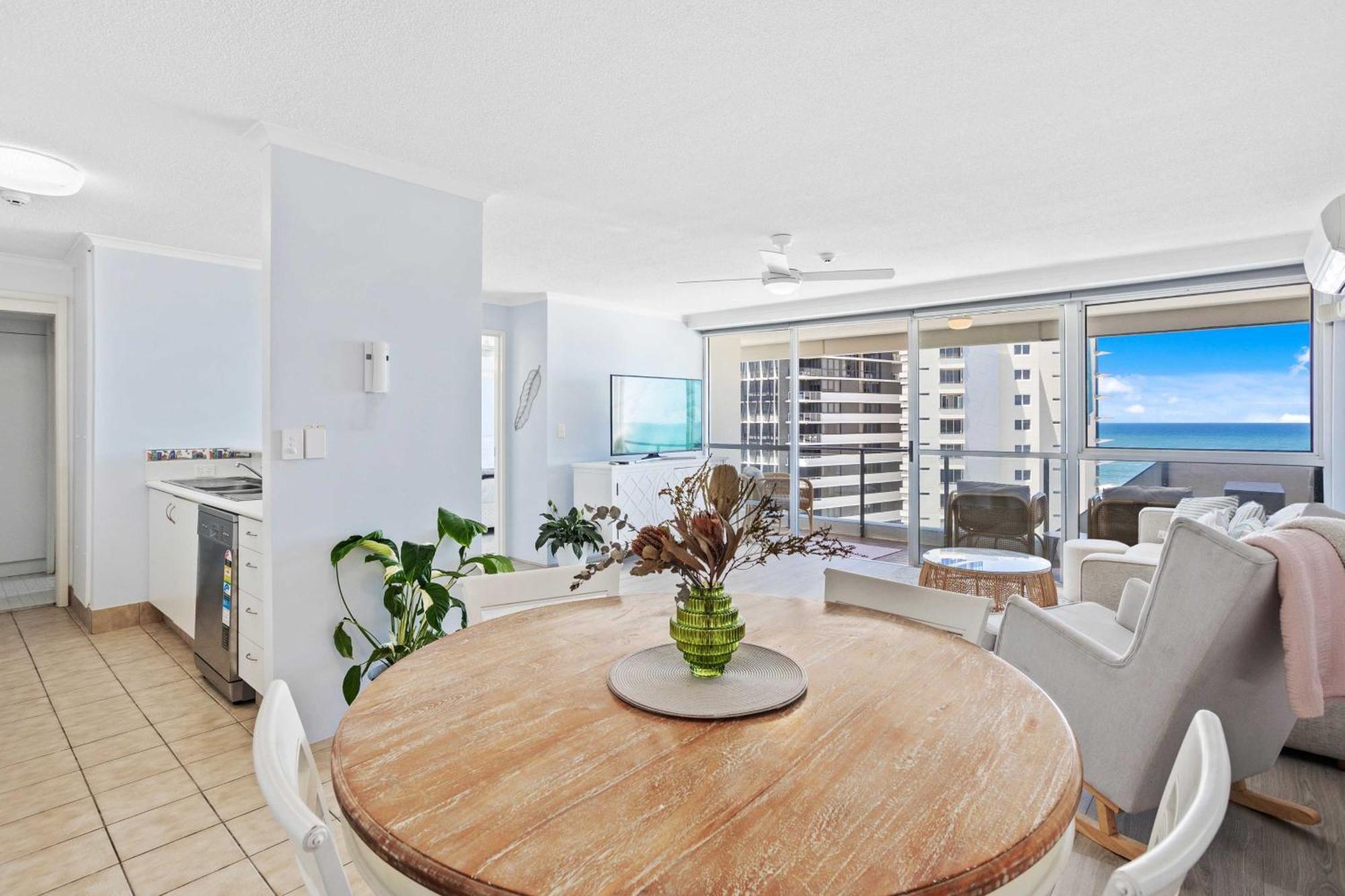 Baronnet Apartments โกลด์โคสต์ ภายนอก รูปภาพ