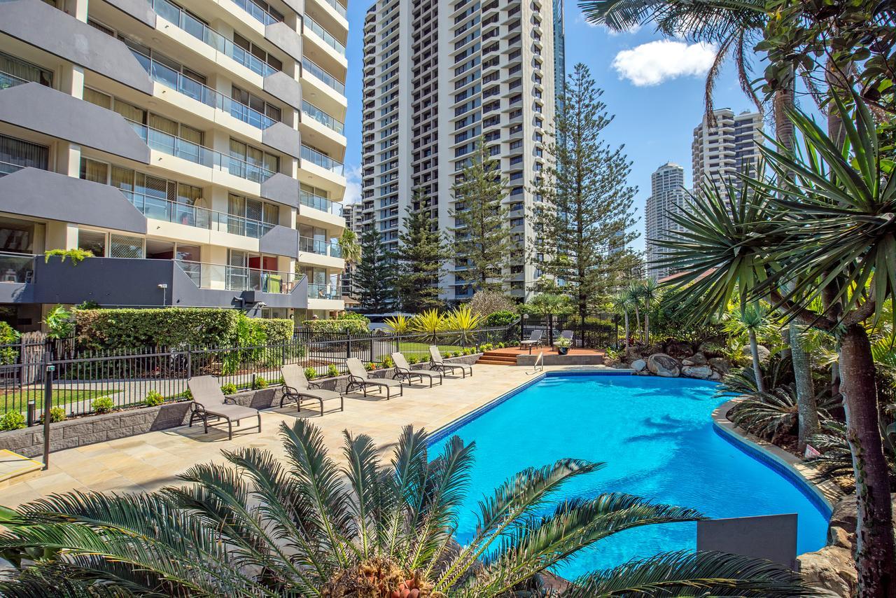 Baronnet Apartments โกลด์โคสต์ ภายนอก รูปภาพ